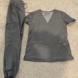 XS GRAPHITE Heathered Gray Figs Scrub Set